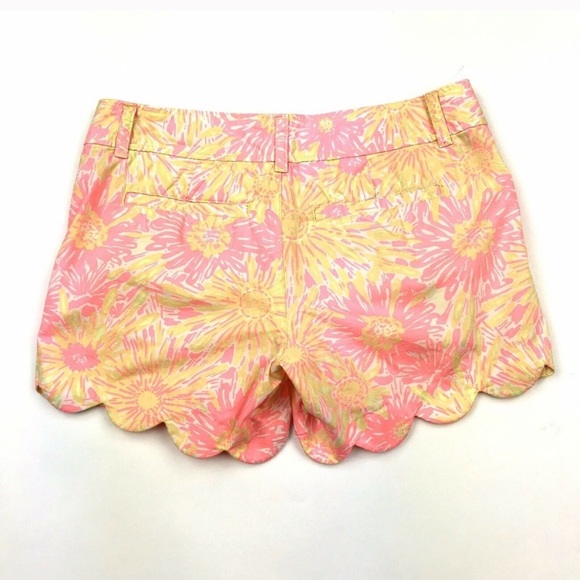 Lilly Pulitzer Floral Scallop Hem Tropical Shorts - Picture 2 of 4